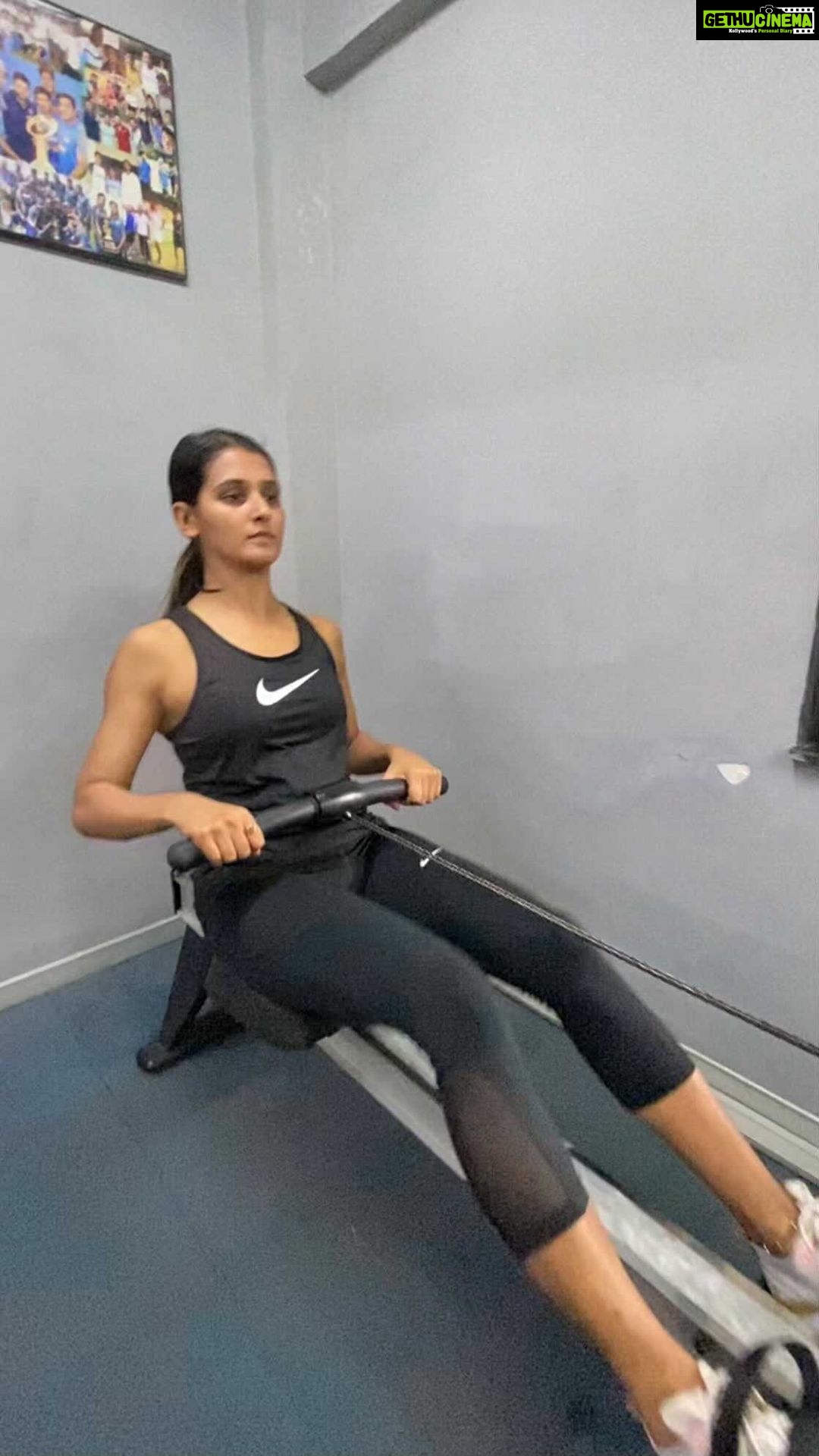 Shakti Mohan Instagram - Getting back to being fijically phit 🤘🏼 #startingoveragain #backtobasics 🏋🏽♀️ @clickdino