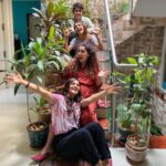 Shakti Mohan Instagram – Sending you all bahut saara pyaar and good vibes 🌸
Apna dhyaan rakho 🙏🏻 
A big Jhappi from all of us 🤗
@neetimohan18 @kmohan12 @muktimohan #love