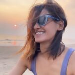 Shakti Mohan Instagram - Ahhhhh I love it soooo much... If I could make everyday like this🎉 The feeling is so so so incredible. Surrounded with gorgeous sand, clear water, and magical sun. All so Wonderfully there always 🌸 It makes me feel so tiny in this world, all we can do is to just enjoy it’s creation. Nothing but smiles and love from within for all that there is. Live #explore #freeandwild 📷@rohan_shah_ @muktimohan @kmohan12 @thisisriyaaaa Thank you @clickdino @official_nomadictribes for this experience 💫