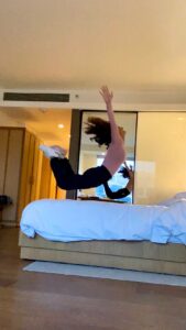 Shakti Mohan Instagram - Dive & crash kinda day 💦 #thingsdancersdo 🙃