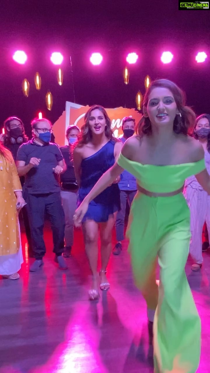 Shakti Mohan Instagram - This happened when we heard Pack up for season 1 🥳 #dancewithme Check out the killer dancing by @jagtap721 #bigfan 🙌🏼 Santosh dada Kaye Kartosss ⚡️ #dancewithme @muktimohan @zeecafeindia @zeetv @keylightinsta @premavshetty @camy1411 @neerajnavare.makeupartist @dwyessh_hairwizard @mitavaswani @shalinisharmamakeupandhair @nrityashakti @suchitrasawant16
