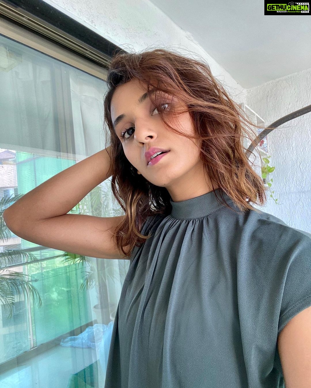 Shakti Mohan Instagram - Enchanting morning vibes ✨ till you see the traffic 👽