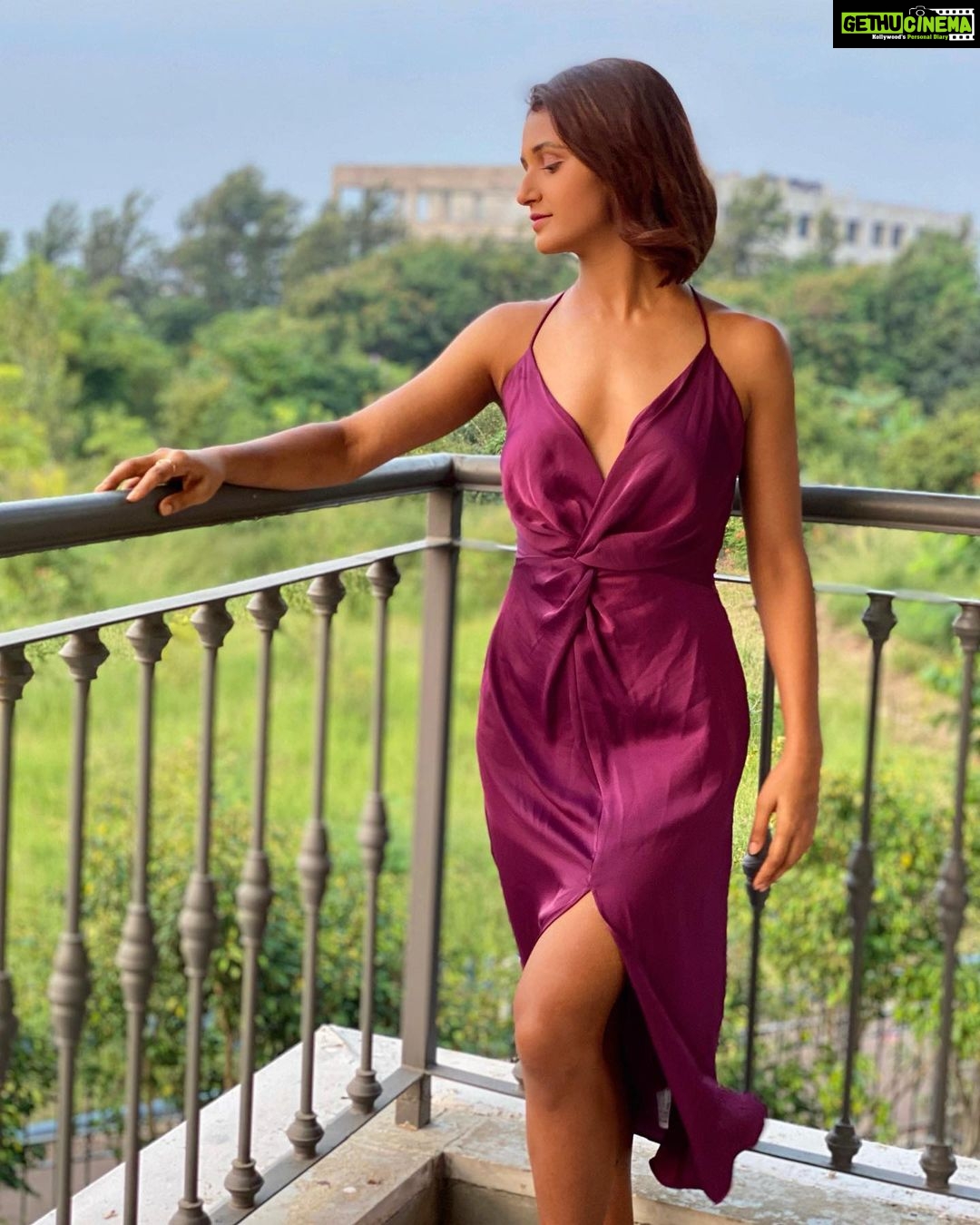 Shakti Mohan Instagram - “Soundarya sabun Nirma” wali feeling 🤣😆🛁🧼 It’s not an ad 👻 I wish it was 🙄 📷 👗 @muktimohan