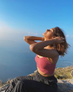 Shakti Mohan Instagram - Wishing you a Happy New year 🌸🕊 May this year come with all the unlimited possibilities of growth, tremendous bliss and success. Experience life to the fullest 🌱 #happynewyear #2021 ✨