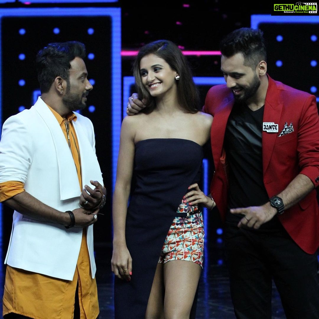Shakti Mohan Instagram - HAPPPPPPYYYYYY BIRTHDAY TO MY CUTIES 😘 @dharmesh0011 @punitjpathakofficial FYI dono ka birthday is one day apart 🥳 It’s so amazinggggg to know you both. Couldn’t ask for better friends who support me and pull my leg all the time 🤣 you both are super beautiful souls. Love the feeling of knowing you, it brings a sense a homeliness and warmth just to think about you two. Love you and stay the best, you guys inspire me alottt 😇 Love youuuuuuuuuuuuuu Have the best day ever 🎂🎈