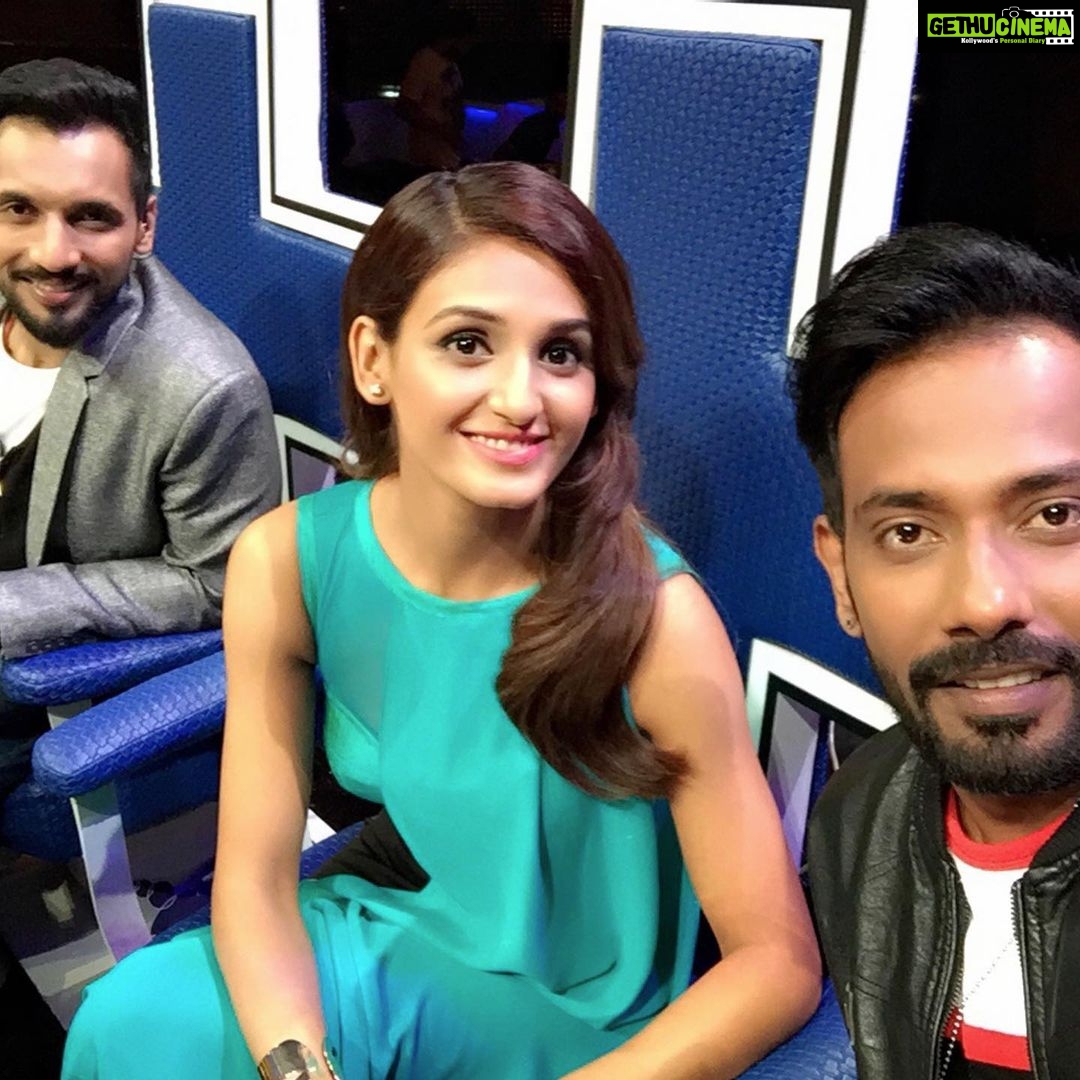 Shakti Mohan Instagram - HAPPPPPPYYYYYY BIRTHDAY TO MY CUTIES 😘 @dharmesh0011 @punitjpathakofficial FYI dono ka birthday is one day apart 🥳 It’s so amazinggggg to know you both. Couldn’t ask for better friends who support me and pull my leg all the time 🤣 you both are super beautiful souls. Love the feeling of knowing you, it brings a sense a homeliness and warmth just to think about you two. Love you and stay the best, you guys inspire me alottt 😇 Love youuuuuuuuuuuuuu Have the best day ever 🎂🎈