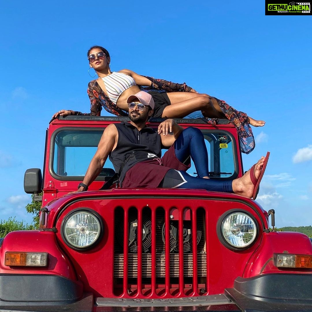 Shakti Mohan Instagram - Where to today? 🚘 . #explore more 🌸 #travel @salmanyusuffkhan 📸 @alishasingh.official