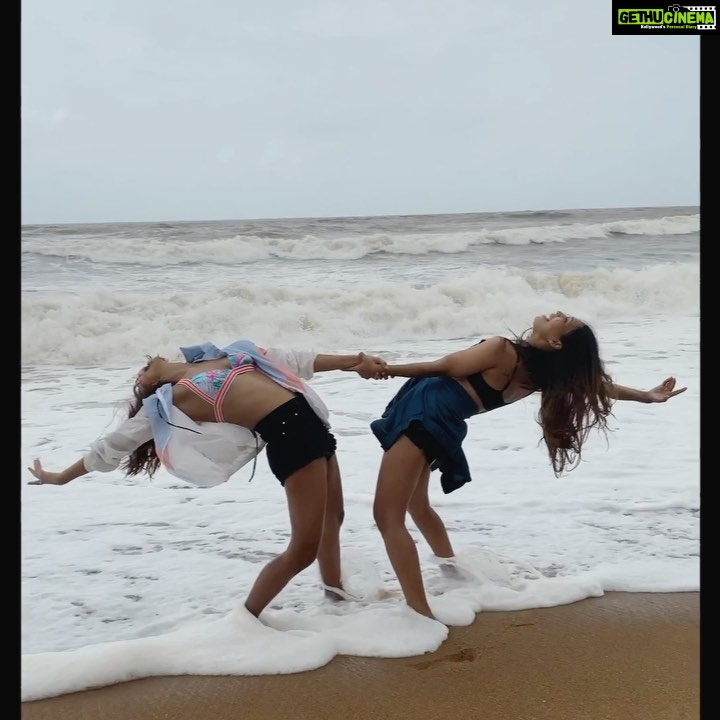 Shakti Mohan Instagram - Tanha Tanha vibe with my gurrrrl @alishasingh.official feat @remodsouza sir 🎥 @salmanyusuffkhan #besttimes