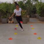 Shakti Mohan Instagram – Cone cone 🔺 kar raha hai workout 🤔 🤷🏻‍