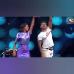 Shakti Mohan Instagram – A blessing to be able to share stage with sir on #teachersday 🤗
#indiasbestdancer 
@terence_here @geeta_kapurofficial
@malaikaaroraofficial @raghavjuyal
@sonytvofficial @framesproductioncompany @tranjeet 
Thank you @vibhorratna sir for this 🙏
@premavshetty @neerajnavare.makeupartist Dwyesh Aryan @muktimohan @thisisriyaaaa @kmohan12