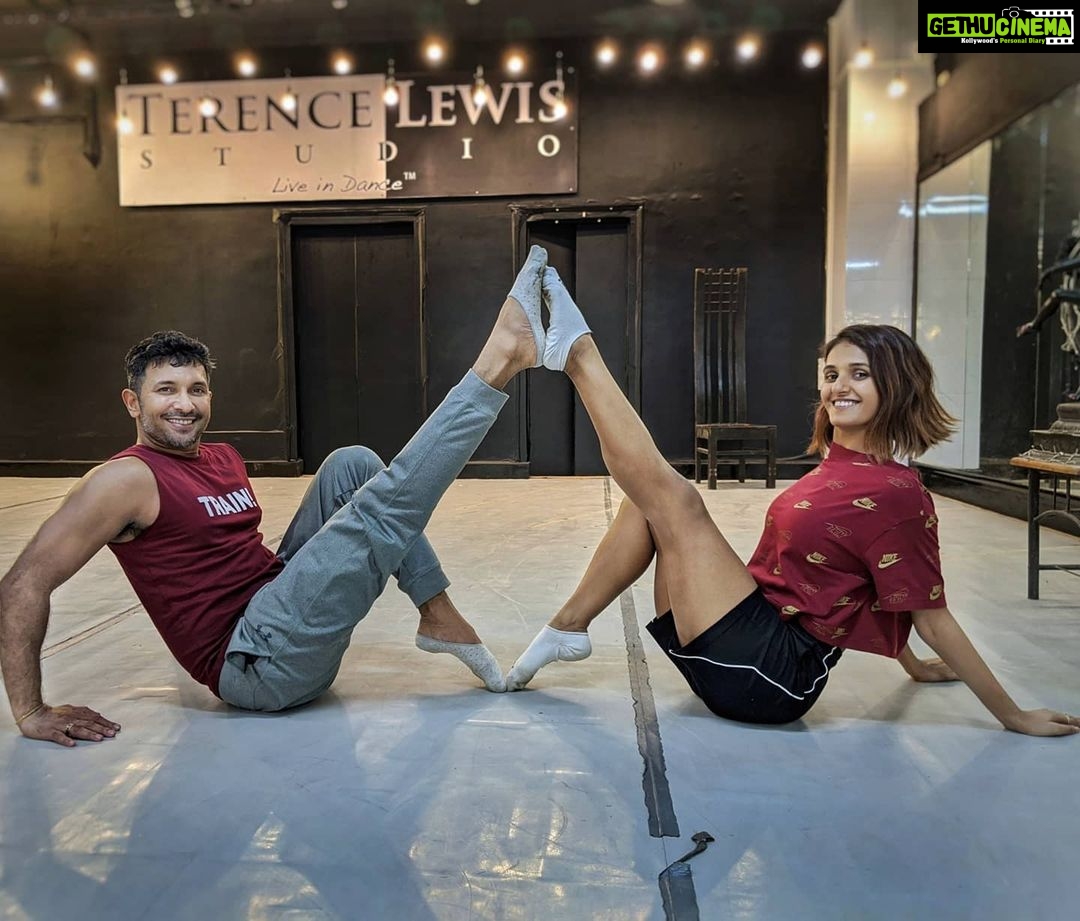Shakti Mohan Instagram - Foot five 👣 to the coolest teacher in the world @terence_here sir Thank you for being my guru all these years and showering your love and blessings everyday. Thank you for empowering me with your knowledge and experience. I love you sir and it will be the most beautiful relationship in my life. If it wasn't for you I wouldn't be dancing today. What I love most is that you are always just a call away for me and I am blessed to have this precious bond. Your student Shakti 🙏 #happyteachersday