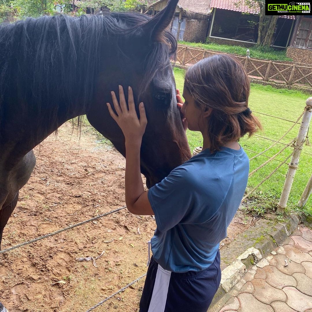 Shakti Mohan Instagram - met someone like me 🖤 love her wild & free spirit