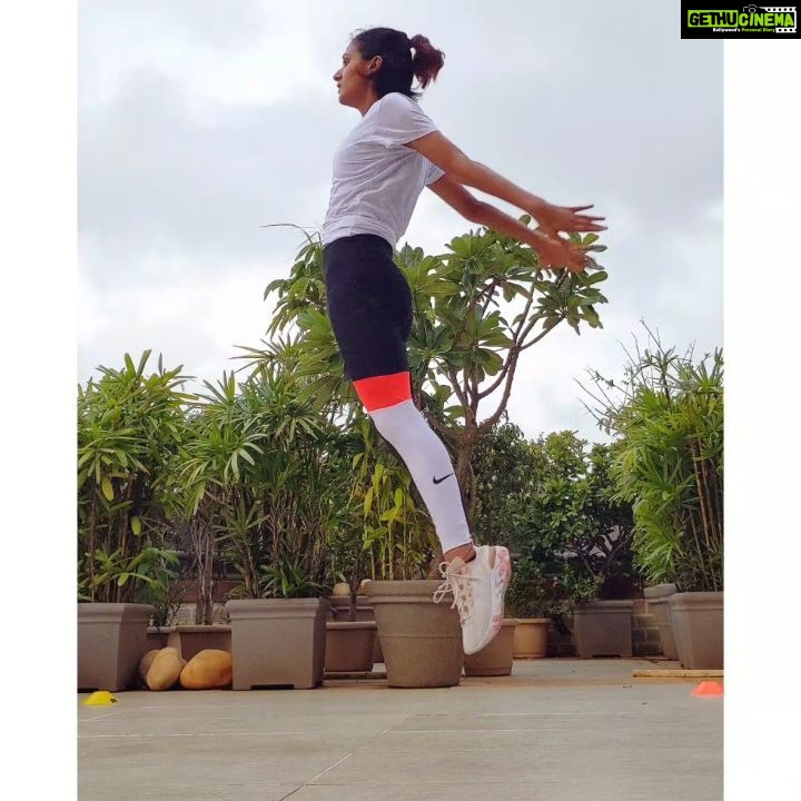 Shakti Mohan Instagram - Keep your squats LOW and standards HIGH #saturdaynight πΊππ πΆ#whigfield