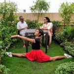 Shakti Mohan Instagram - Live entertainment for family 🏠🌿☁️ As you can see i have a tough audience🙆🏻‍♀️ Mummy is like "Humari beti normal kab baithegi" 🙈🤭😆😂 #saturdaynightlive 📺 #family @kusum8114 @bms.brijmohan