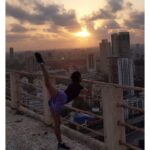 Shakti Mohan Instagram - #kickbackthursday 🌆 My prayers for our magnificent city #mumbai and for the world 🤍 #keepfighting