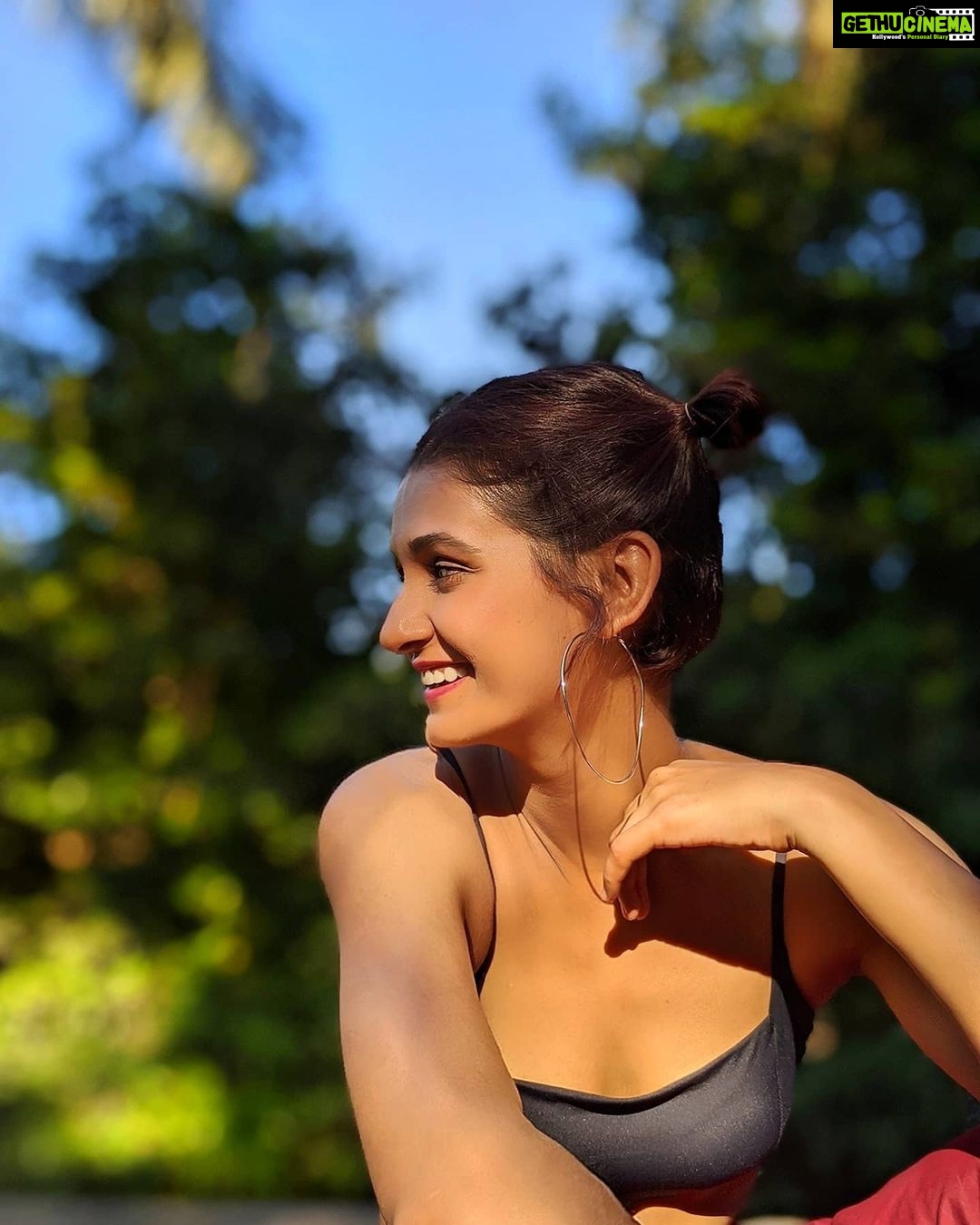 Shakti Mohan Instagram - it is up to you to see beauty in everyday things 🌷🌿