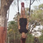 Shakti Mohan Instagram - Gotta Hang on 😎 One of the new things I worked on in quarantine 👍 It's challenging to balance on this 😥 Thank you @nihaarpandya for training me everyday 🏋️💪 #staystrong #quarantineworkout