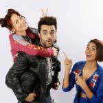 Shakti Mohan Instagram – Swipe right at your own risk ⚠️
@ManishPaul03 @ElliAvrRam 🤪

New episode of #BreakALeg2 
tomorrow 6pm YouTube/Nritya Shakti

Stay home and Stay safe 🌷
📷 @souravsharmaofficial 
@nrityashakti @itwplayworx @sidghosh2403 @bahlbunty @vikrantthakur @sandeepkukreja4 #forcaafilms @aditya__dixit @neha.mirajkar
@yeh_lehenga_nahi_mehenga @silverstreakstore  @threadstoriesofficial @saachivj @sanzimehta777