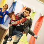 Shakti Mohan Instagram – Swipe right at your own risk ⚠️
@ManishPaul03 @ElliAvrRam 🤪

New episode of #BreakALeg2 
tomorrow 6pm YouTube/Nritya Shakti

Stay home and Stay safe 🌷
📷 @souravsharmaofficial 
@nrityashakti @itwplayworx @sidghosh2403 @bahlbunty @vikrantthakur @sandeepkukreja4 #forcaafilms @aditya__dixit @neha.mirajkar
@yeh_lehenga_nahi_mehenga @silverstreakstore  @threadstoriesofficial @saachivj @sanzimehta777