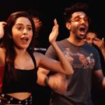 Shakti Mohan Instagram - Bura na mano holi hai 🥳🥳🥳 Saath humare @aparshakti_khurana @nushratbharucha ki toli hai!! 💃🏼🕺 Happy Holi sabko... Ghar main sabko bahut saara pyaar. Stay colorful 🤸‍♀️🤘 Holi special of #BreakALeg2 @rozzzdance5 @nrityashakti team @itwplayworx @sidghosh2403 @bahlbunty @vikrantthakur #forcaafilms @sandeepkukreja4