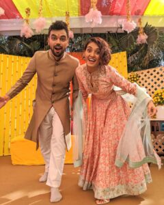 Shakti Mohan Instagram - Humare Bhai ki Shaadi haiiiiiiii 🎺🎊🥳💃 #shankykishaadi 🧒🏻 From your 1st birthday party to today... Time has flown. Love you so much Sankalp 🌹 You are finally getting married. Yayyyyyy @sankalpsharma04 @smridhishr @muktimohan @bms.brijmohan Styled by @vrinda.fashionstylist Outfit by @vidushisaraflabel