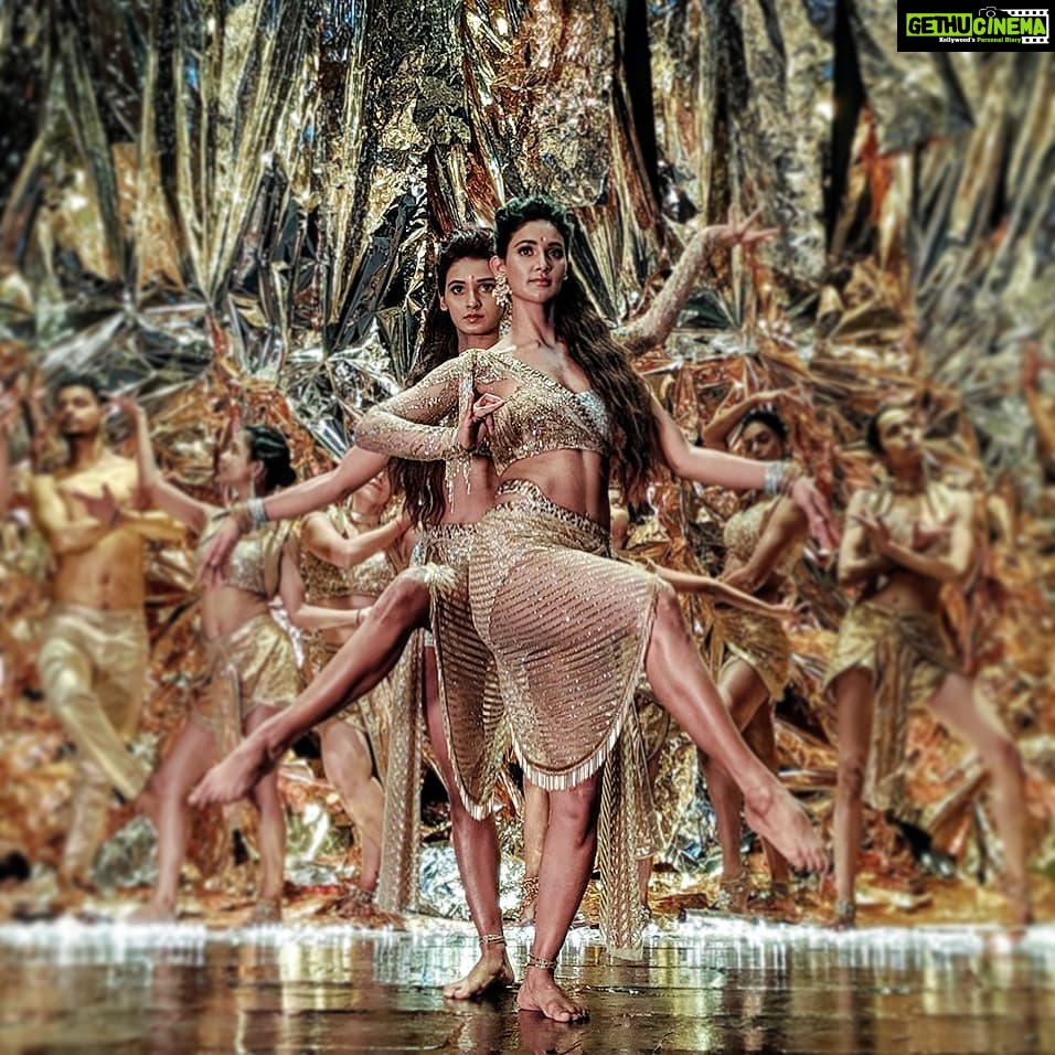 Shakti Mohan Instagram - Har Har Mahadev!! Today at 6pm we bring to you SHANKAR 🌺 Ardhanareshwar, the dance of divine energies. #Shankar Subscribe to @nrityashakti YouTube channel @muktimohan @harsh8harsh @iamkrutimahesh @officialswapnilshinde @muktimohan @mohanshakti @dezvyn @rupinsuchak @premavshetty Yogesh Singh @dipraj_jhadhav_edits @nrityashakti @neerajnavare.makeupartist @shabnamshaikh1014