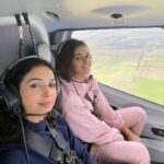 Shakti Mohan Instagram - My first ever helicopter ride 🚁 Facts: I was scared, I cried and I threw up 🙈🤢 Apart from that all of it was soooooooooo much funnnnnnnnn 😜🤸‍♀️😍 Yeahhhhhhhhhh wanna do it again 🤘 Thank you for giving me the courage ❤️ @muktimohan @neetimohan18 @nihaarpandya #VisitMelbourne @visitmelbourne