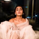 Shalini Pandey Instagram – 🌸🌸 @filmfare South Awards ✨✨

📸: @sammyadams.films