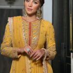 Shama Sikander Instagram - It is the festive season….😍😍😍🤩🤩🤩🤩. #festivevibes #festivewear #festivecollection #festivefashion #fashioniesta #fashionicon #shamasikander #diva #energy #happyvibes #diwalireels #diwali #actorlife #swag #style #stylestatement #indian #desi #desigirl