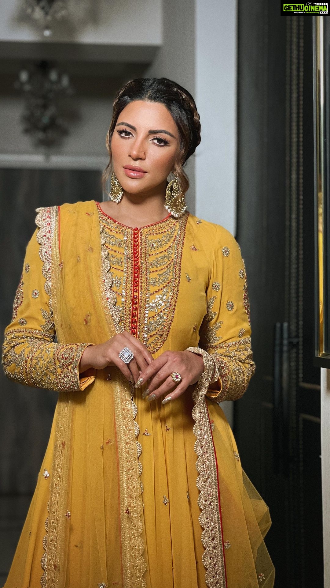 Shama Sikander Instagram - It is the festive season….😍😍😍🤩🤩🤩🤩. #festivevibes #festivewear #festivecollection #festivefashion #fashioniesta #fashionicon #shamasikander #diva #energy #happyvibes #diwalireels #diwali #actorlife #swag #style #stylestatement #indian #desi #desigirl