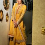 Shama Sikander Instagram - Regal 👸🏻 . . Outfit:-@nitikagujralofficial @simrankhera5 @styledbyayushidixit Hair :- @makeoverbysejalthakkar . . #diwaliparty #event #love #yellow #happiness #festivevibes #actorslife #indianwear #shamasikander Mumbai, Maharashtra