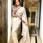 Shama Sikander Instagram - Happy Diwali Everyone 🪔🪔 . Make up & Hair :- @makeoverbysejalthakkar Jewellery:- @argentumbeyou . . #desigirl #diwalivibes #diwaliparty #stylish #indianwear #instadaily #instagood #shamasikander #actorslife