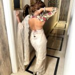 Shama Sikander Instagram - Happy Diwali Everyone 🪔🪔 . Make up & Hair :- @makeoverbysejalthakkar Jewellery:- @argentumbeyou . . #desigirl #diwalivibes #diwaliparty #stylish #indianwear #instadaily #instagood #shamasikander #actorslife