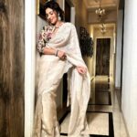 Shama Sikander Instagram - Happy Diwali Everyone 🪔🪔 . Make up & Hair :- @makeoverbysejalthakkar Jewellery:- @argentumbeyou . . #desigirl #diwalivibes #diwaliparty #stylish #indianwear #instadaily #instagood #shamasikander #actorslife