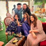 Shama Sikander Instagram - And life must go on… Diwali time with dear friends….. thank you for all the joy and happiness dear @surveenchawla and @akshaythakker and to meeting old friends and making new friendship ♥️😇🪔 . . . #diwaliparty #partytime #saree #love #festivevibes #festivewear #bollywood #postivevibes #Shamasikander Mumbai, Maharashtra