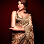 Shama Sikander Instagram - Calm, But Alert. Relaxed, But Ready. Smooth, But Sharp. Humble, But Confident. Last night @lokmat.... . . Photographer:- @pranjali_nigudkar Makeup & Hair:- @ankitamanwanimakeupandhair Outfit:- @sabyasachiofficial Shoes:- @jimmychoo . . #lokmatmoststyloshawards2022 #redcarpet #actorlife #awardsnight #celebrities #saree #attire #glam #stylish #icon #shamasikander 📸🎞📽 Mumbai, Maharashtra