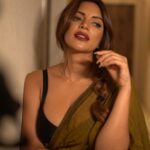 Shama Sikander Instagram - One more reel in Saree on Public Demand 🔥🔥 . . . #saree #love #happiness #smile #bollywoodsongs #actorslife #influencer #stylefashion #indianwear #shamasikander #reelitfeelit #reelkarofeelkaro #shamasikanderreels