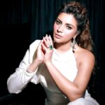 Shama Sikander Instagram - A woman with class is Timeless🤍 . . Make up & Hair:- @makeoverbysejalthakkar Jewellery:- @argentumbeyou Shoes:- @giuseppezanotti . . #woman #class #ellegance #love #attire #smile #style #influencer #actorslife #shamasikander Mumbai, Maharashtra
