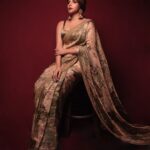Shama Sikander Instagram - Calm, But Alert. Relaxed, But Ready. Smooth, But Sharp. Humble, But Confident. Last night @lokmat.... . . Photographer:- @pranjali_nigudkar Makeup & Hair:- @ankitamanwanimakeupandhair Outfit:- @sabyasachiofficial Shoes:- @jimmychoo . . #lokmatmoststyloshawards2022 #redcarpet #actorlife #awardsnight #celebrities #saree #attire #glam #stylish #icon #shamasikander 📸🎞📽 Mumbai, Maharashtra