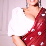 Shama Sikander Instagram - Liked this #transition so here you go….☺️ #indian #saree #oxedizedjewelry #jewellery #indiangirls #indianfashion #indianoutfit #polkadots #different #diwalireels #bollywood #actor #shamasikander #cute #fun #sassy #swag #style #hot