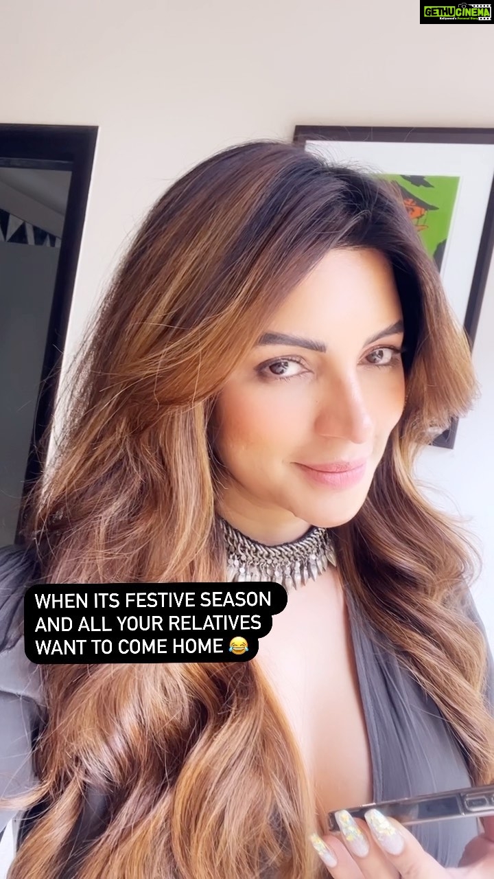 Shama Sikander Instagram - Who got this one leave a 🙌🏻 in comments below #comedy #memes #comedyvideos #funnyreels #funnyrelationshipmemes #diwalireels #fun #swag #ig #qawali #famous #shamasikander #actorslife #happysunday #happydiwali 🪔🎉😂😇