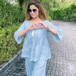 Shamita Shetty Instagram – When you do everything with love in your heart.. everything you do feels amazing ❤️🧿❤️ 
.

.
Outfit – @gulaalindia @viralmantra
.

#mondaymotivation #livelife #love #gratitude #lovealways #happiness #shamitastribe