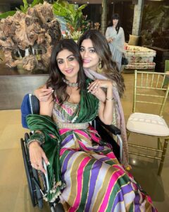 Shamita Shetty Instagram - Happy Ganesh Chaturthi.. may lord Ganesha remove all the obstacles and fill your lives with loads of peace and happiness always ❤️❤️❤️
 M
Outfit : @maayera_jaipur 
Jewellery: @anmoljewellers 
Styling: @anusoru 
@nidhikurda 

.
.
.
.
#ganeshchaturthi #ganesha #love #peace #prosperity #happytimes #blessed #familytime #festivals