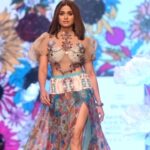 Shamita Shetty Instagram - Absolutely loved walking the ramp for @rinadhaka .. you are the sweetest ! 🦋 Thankyou @lakmefashionwk Makeup : @shaylinayak Hair : @sheetal_f_khan . . . . . #showstopper #rampwalk ##catwalk #lakmefashionweek #glam #tribal #collection #glamvibes