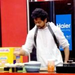 Shanmukh Jaswanth Kandregula Instagram - “Intlo okka pani cheyaledu, biggboss house lo matram cheyani pani antu emi ledu” How many of you relate to this? Amma be like - Abba Sairam 😜 . . . . . . . . . . . #shannu #shanmukhjaswanth #bigboss #bigbosstelugu #bigboss5telugu #biggboss5telugu #shannu_7