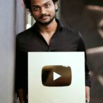 Shanmukh Jaswanth Kandregula Instagram - Gold Play Button 😍♥️ Thank you so much intha kanna em cheppagalanu 😅♥️ @infinitum_originals