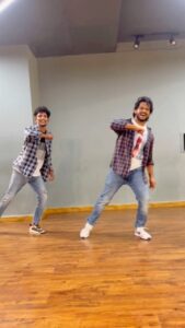 Shanmukh Jaswanth Kandregula Instagram - Adiye ❤️

Choreography: @adil__shaan 
#shannu #adiye #dance