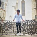 Shanmukh Jaswanth Kandregula Instagram - Challa ga unna photo kosam jacket thesa. Sahasam ane anali 😆 Bratislava old town