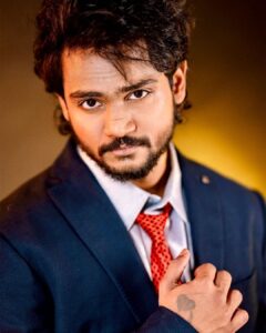 Shanmukh Jaswanth Kandregula Instagram - Santosh … AGENT Anand Santosh 😉
#shannu 
P C : @rohitmj.98 🙂