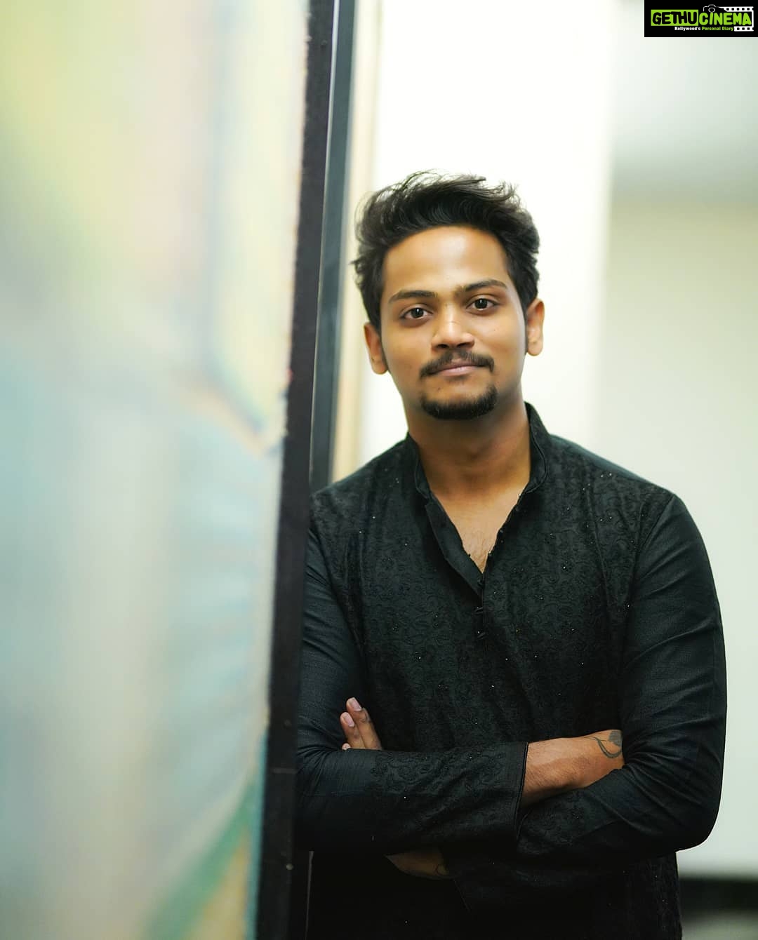 Shanmukh Jaswanth Kandregula Instagram - Being happy never goes out of style ❤️😄 P C : @cs__pilot 😄